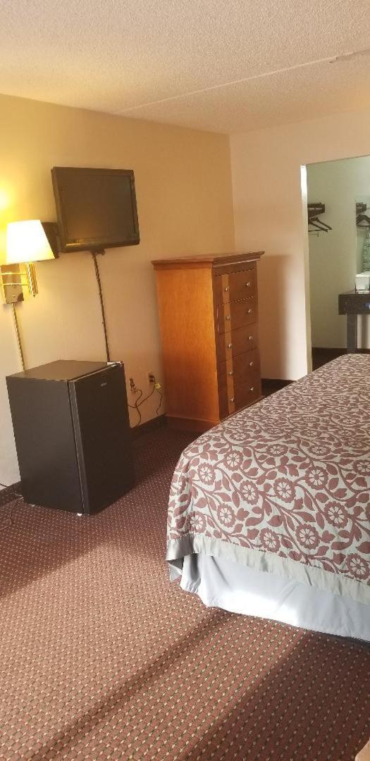 Americas Best Value Inn Holly Springs Екстериор снимка