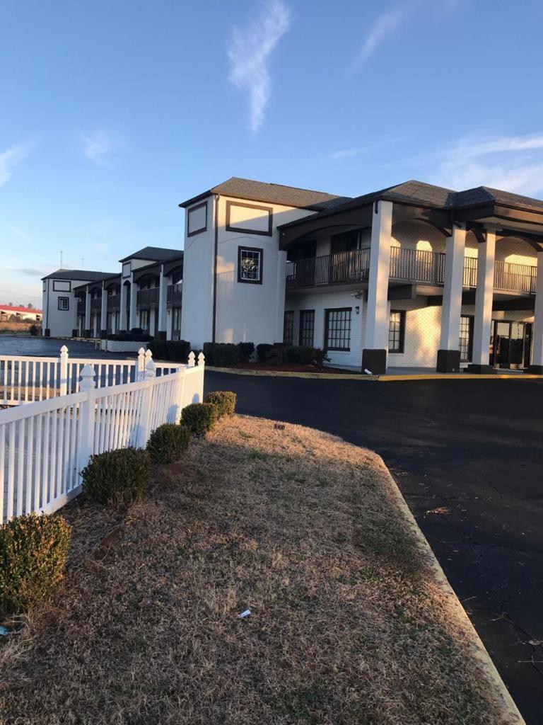 Americas Best Value Inn Holly Springs Екстериор снимка