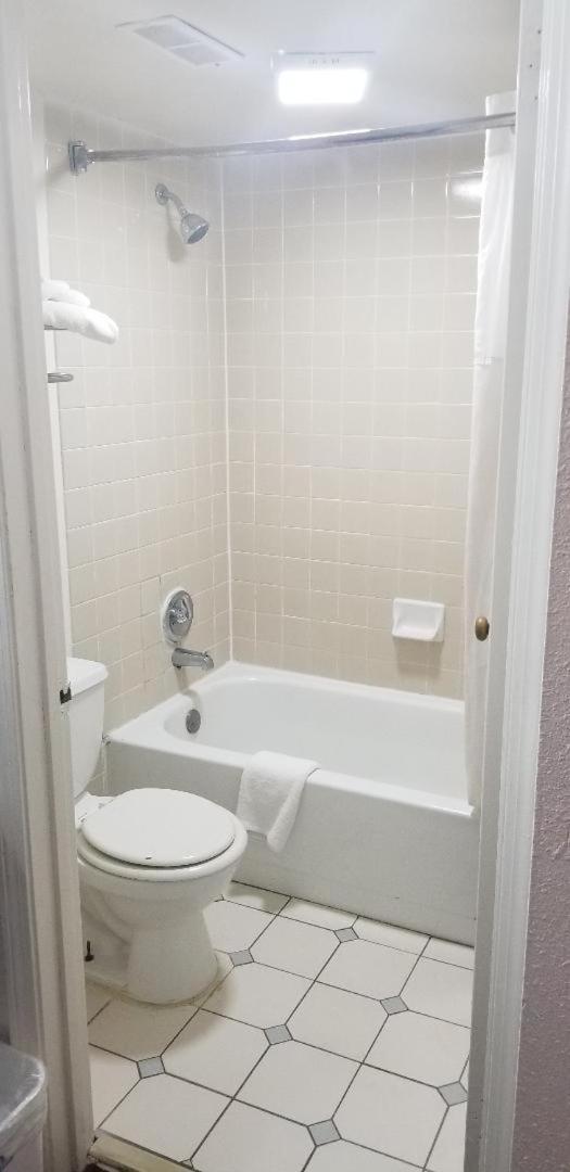 Americas Best Value Inn Holly Springs Екстериор снимка
