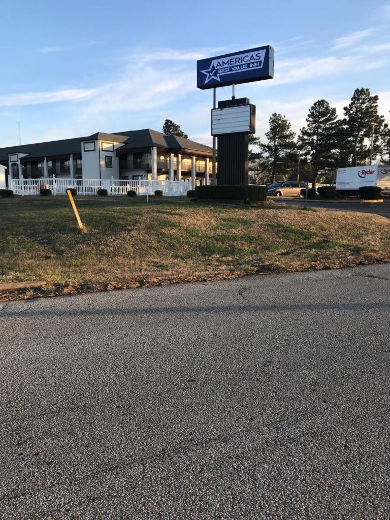 Americas Best Value Inn Holly Springs Екстериор снимка